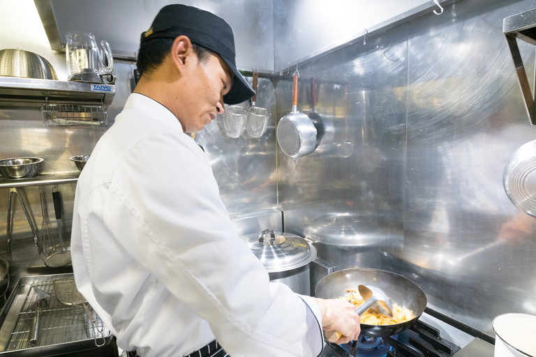 本場タイのホテルで腕を振るったシェフが作る、日本人向けに食べやすくアレンジした創作タイ料理